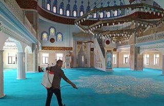 Hakkari’de camiler dezenfekte edildi