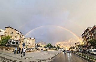 Hakkari’de gökkuşağı güzelliği