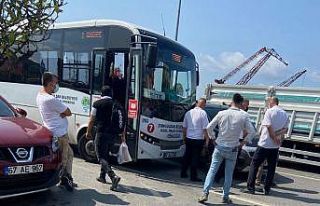 Halk otobüsü ile otomobil çarpıştı