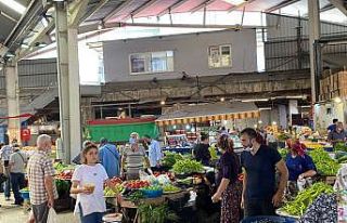 Halk pazarı boş kaldı