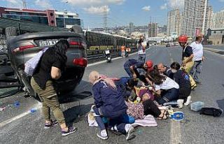 Haramidere E-5’te araç takla attı: 2 yaralı