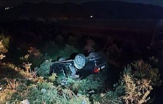 Hatay’da kontrolden çıkan otomobil bahçeye uçtu