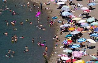 Hava sıcaklığı 28 dereceye ulaştı, vatandaş...