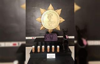 Havaalanında bir yolcunun el çantasında uyuşturucu...