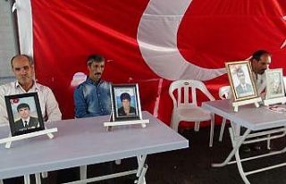 HDP önündeki ailelerin nöbeti 709’uncu gününde...