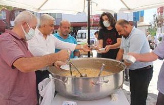 Hisarcık Belediyesi’nden aşure ikramı