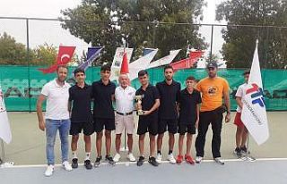 Iğdırlı genç tenisçiler Türkiye Şampiyonası...