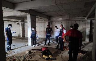 İnşaat işçisi asansör boşluğuna düşerek hayatını...