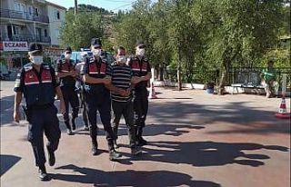 İş yeri hırsızları yakayı ele verdi