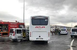İşçi servisi ile ticari araç çarpıştı: 1 yaralı