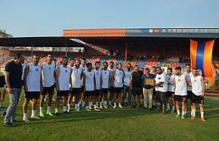 İskenderun Spor, taraftarlarıyla kucaklaştı