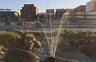 İSKİ’nin su borusu patladı, sürücüler zor...