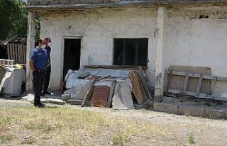 Isparta’da yalnız yaşayan yaşlı adam evinde...