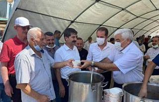 İzcilerden aşure dağıtımı