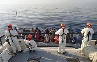 İzmir açıklarında 61 düzensiz göçmen kurtarıldı
