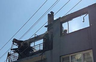 İzmir’de ev alevlere teslim oldu