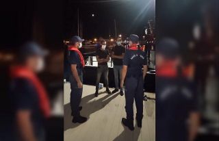 İzmir’de ticari gemide 2 düzensiz göçmen yakalandı