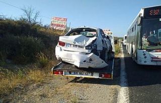 İzmir’de virajı alamayan otomobil kanala yuvarlandı:...