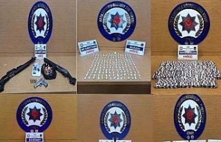 İzmir’de zehir tacirlerine darbe: 26 tutuklama