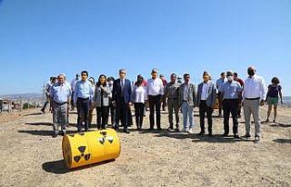 İzmir’in Çernobili için 12. Duran Adam eylemi