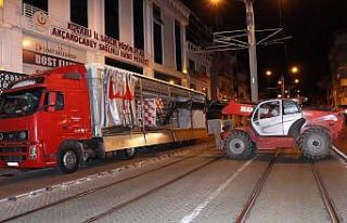 İzmit Belediyesi’nin yardım tırı, sel bölgesi...