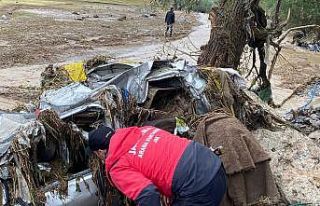JAK Timleri Sarıkamış Sel Bölgesinde çalışmalarını...