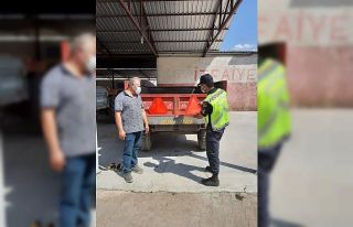 Jandarma reflektör dağıttı