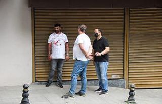 Jiletle kendini kesen şahsın sağlık ekipleri ile...