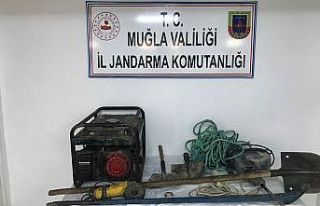 Kaçak kazı için tünel kazmışlar