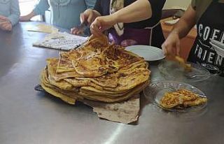 Kadınlar bazlama yapmayı öğrendi