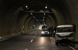 Kahramanmaraş’ta tünelde iki araç çarpıştı:...