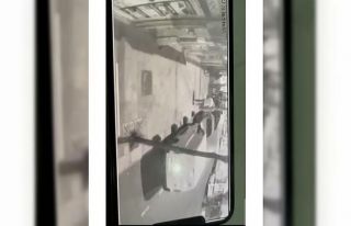 Kaldırımda yürüyen şahıs 3 kişinin silahlı...