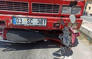 Kamyonet ile motosiklet çarpıştı, 1kişi yaralandı