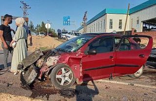 Kamyonet ile otomobil çarpıştı: 4 çocuk yaralı