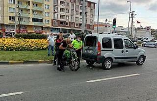 Kamyonetle çarpışan motosikletli yaralandı