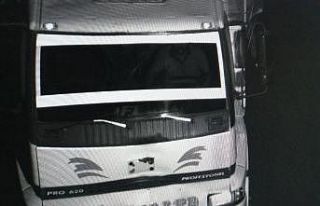 Kamyonun çarptığı adam öldü, kamyoncu olay yerinden...