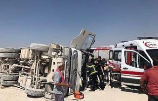 Kantarda devrilen beton mikserinin sürücüsü yaralandı