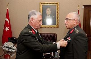 Kara Kuvvetleri Komutanlığında devir teslim töreni