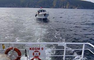 Karabiga açıklarında sürüklenen motoryat kurtarıldı