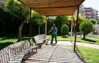 Karaköprü’de parklar bakımla güzelleşiyor