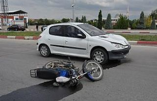 Karaman’da otomobil ile çarpışan motosikletin...