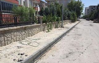 Karapınar Mahallesi’nde kaldırım yenileme çalışması