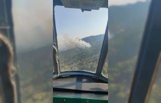 Karpuzlu’daki yangına 4 helikopter ile havadan...