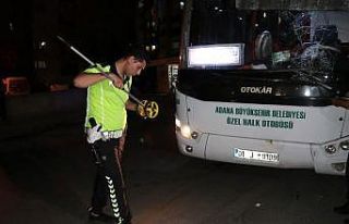 Karşıdan karşıya geçmek isterken otobüs çarptı