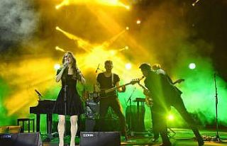 Karsu: “Sahne kıyafetimi bit pazarından aldım”