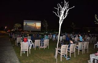 Kartepe’de yazlık sinema günleri ilgiyle izleniyor