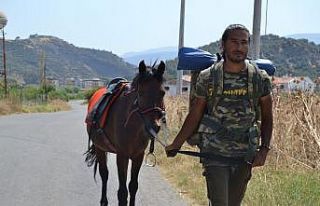 ’Kaşif’ adını verdiği atıyla İzmir’den...