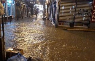 Kastamonu’da sağanak etkili oldu, cami ve iş yerlerini...