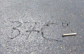 Kavurucu sıcak asfaltı eritti