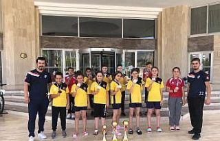 Kaynaşlı Belediyespor kupalara ambargo koydu